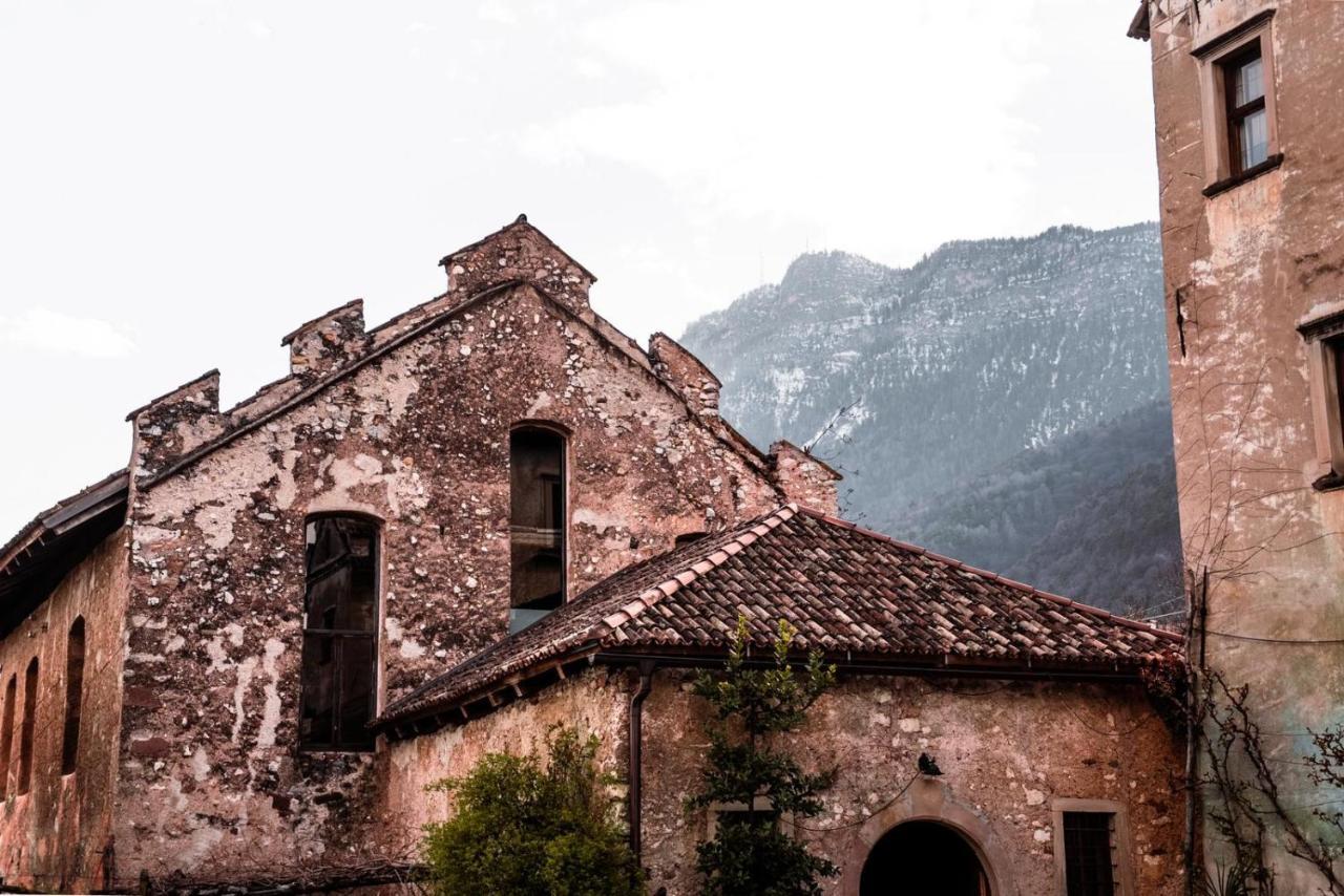 Ansitz Zinnenberg Appiano Sulla Strada Del Vino Bagian luar foto